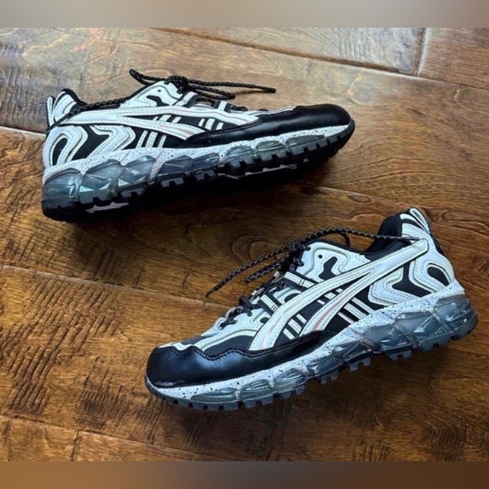 Black and White Women's Athletic Shoes